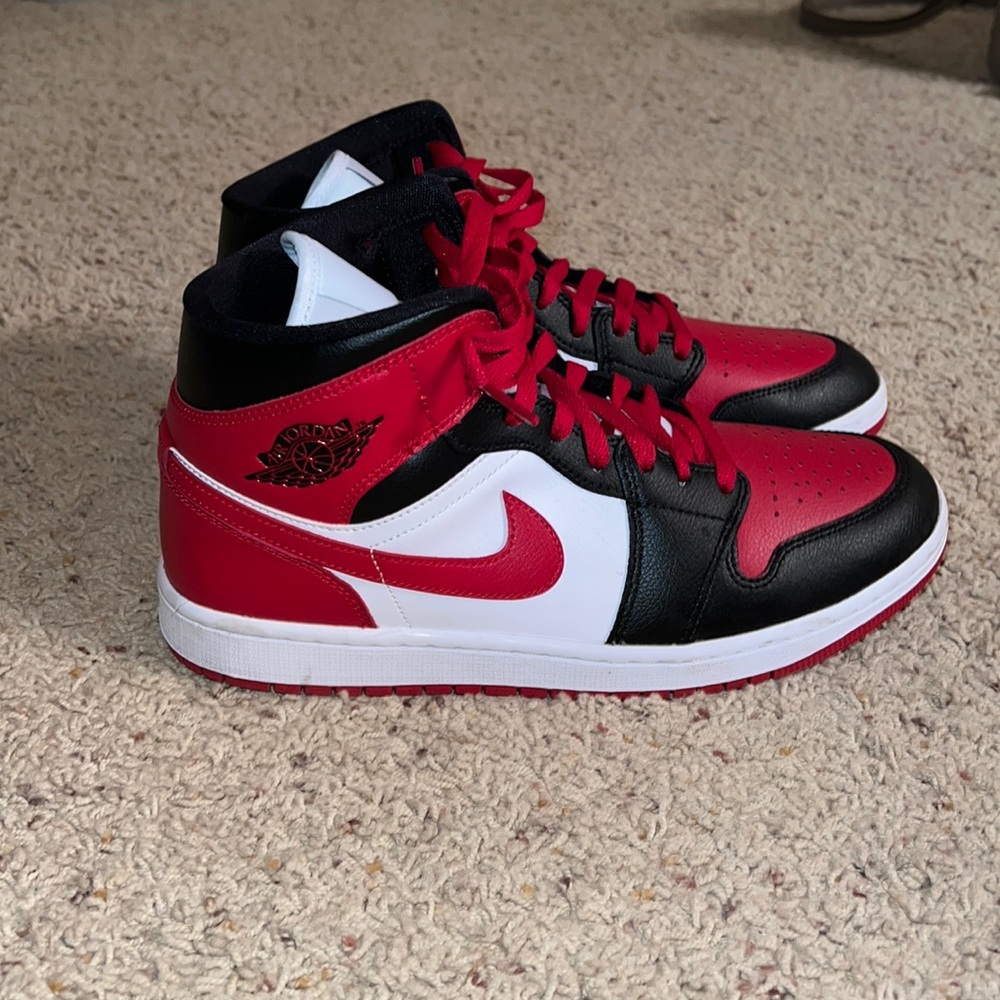 Air Jordan 1 Mid (red/black)